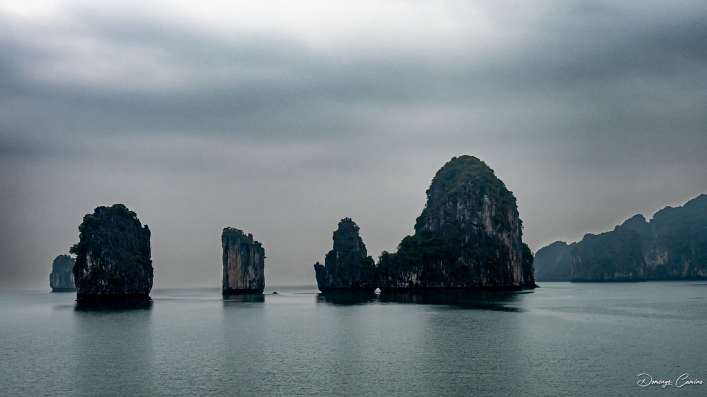 Ha long Bay/ Bahía de Ha long. Vietnam